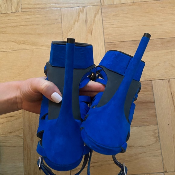 Bebe, Royal blue laser cut sandal heels. Size 6 - Picture 7 of 8